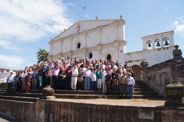 En el atrio de la Iglesia de San Francisco se despiden los poetas del mundo